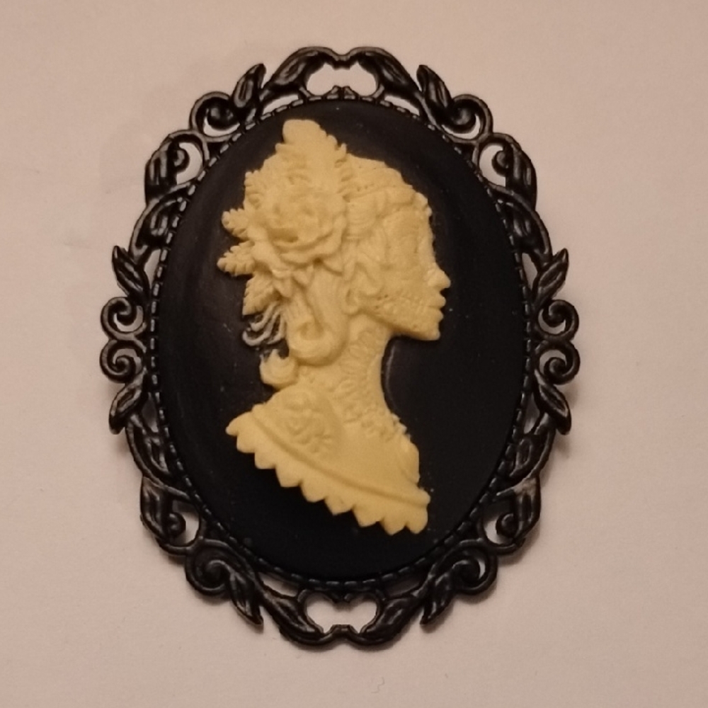 Black and Cream Cameo Brooch